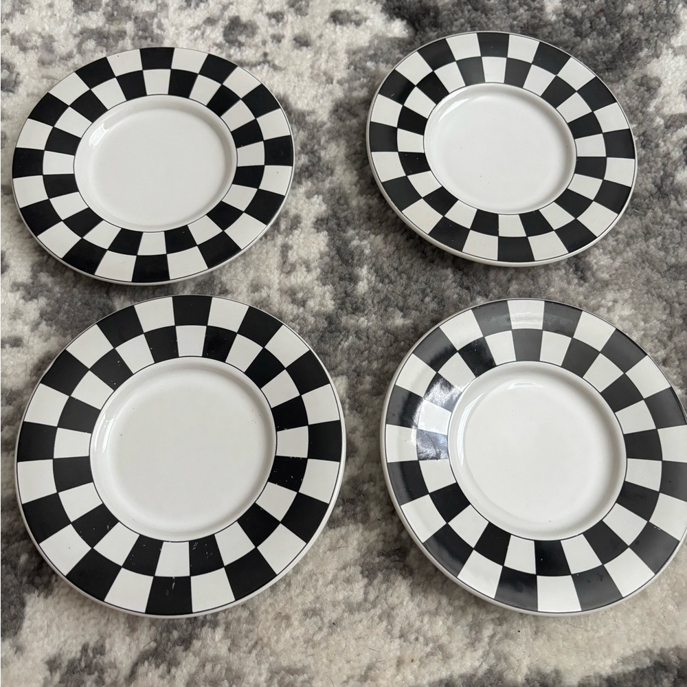 Black and White Checkered Dinner Plates Set